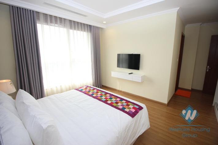 Three bedrooms apartment for rent in Vinhome Nguyen Chi Thanh, Dong Da district, Ha Noi